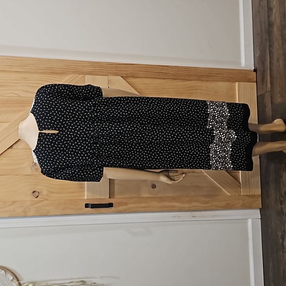 Vintage | Black & White Lace Detail House Dress | See Measurements - Picture 6 of 10